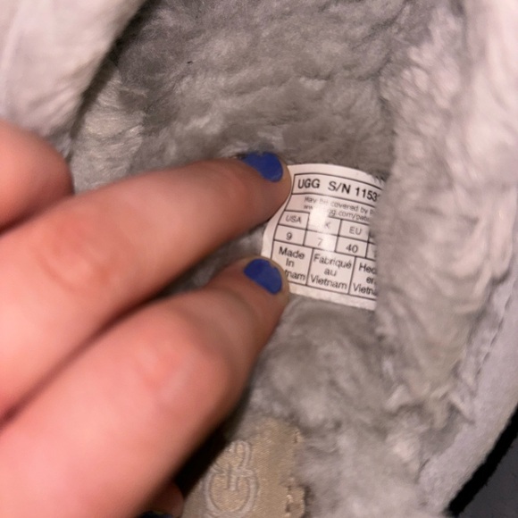 Platform UGG slippers worn maybe 4 times (all indoors), small scuffing on heels - Picture 5 of 6